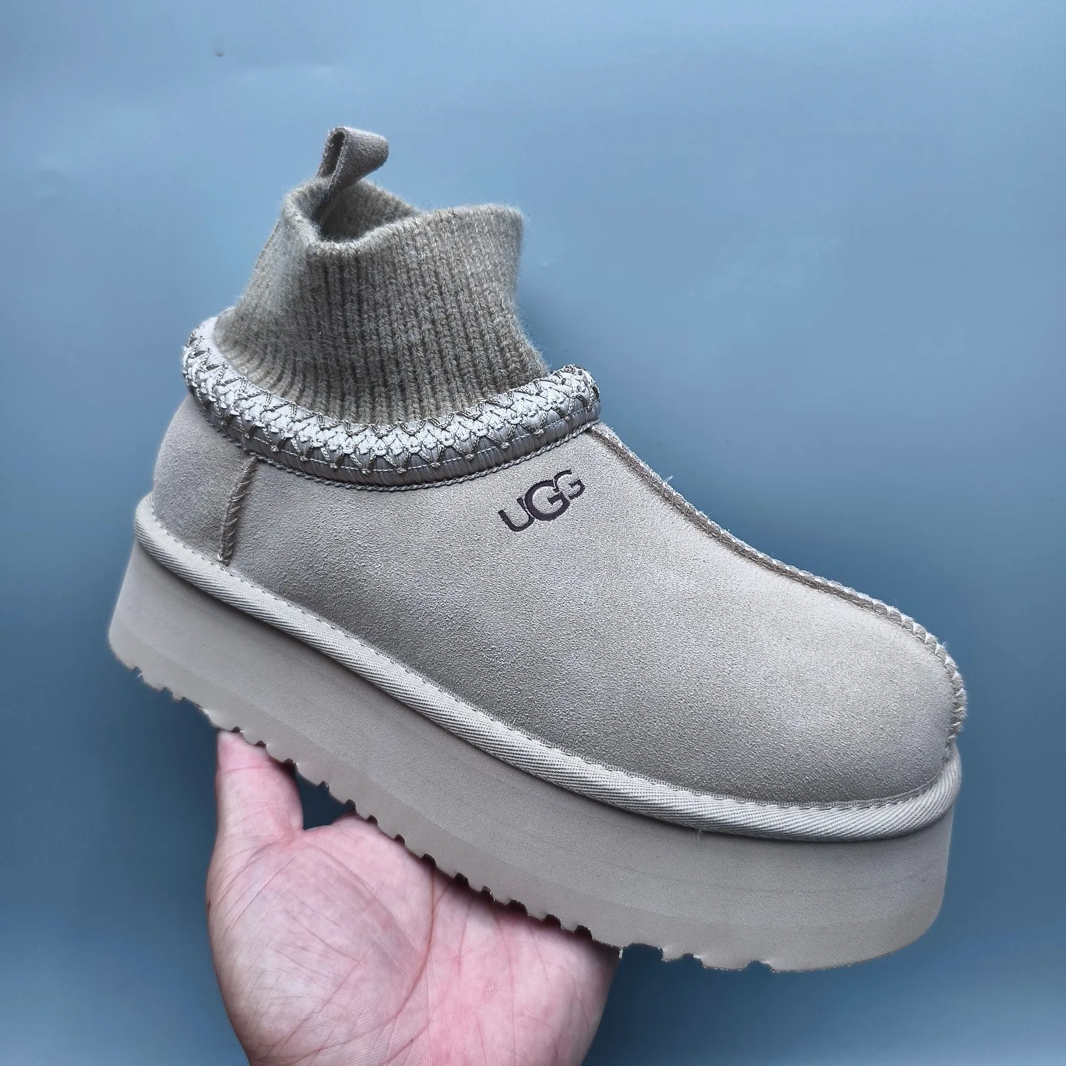 💰520 UGG sheepskin all-in-one snow boots 5956 thick-soled ethnic style braided style Color: maroon black sand matching code: 35-40